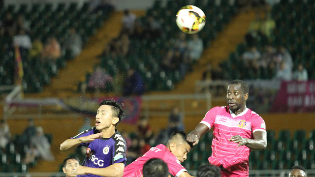 quang hai ghi ban clb ha noi van thua tran dau tien tai v league 2018