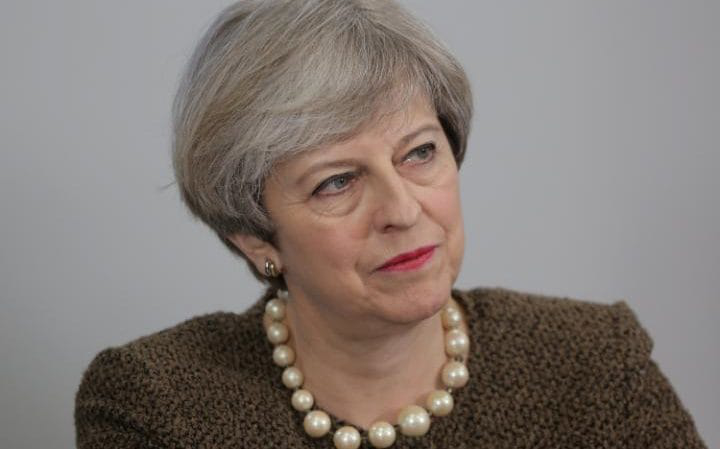 Tổng thống Pháp bày tỏ tình bạn trước khi bà Theresa May từ chức