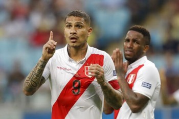 Peru hòa Venezuela giúp Brazil độc chiếm ngôi đầu bảng