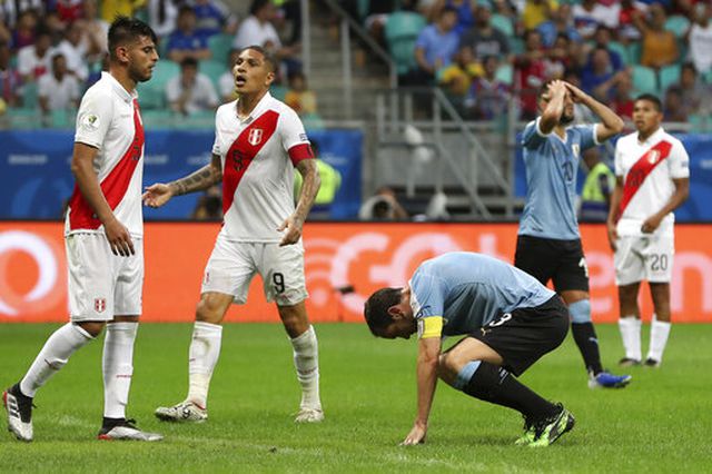 luis suarez hoa toi do uruguay bi loai khoi copa america