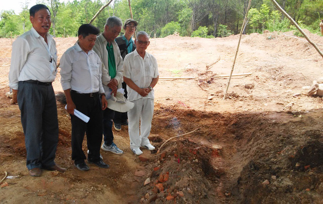 Tìm thấy huyệt mộ vợ vua Nguyễn bị san ủi tại dự án bãi đỗ xe tim thay huyet mo vo vua nguyen bi san ui tai du an bai do xe