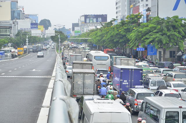 cho doi nhieu du an giai cuu tan son nhat