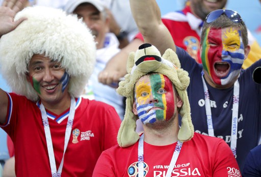 uruguay 2 1 bo dao nha hai ban thang cho cavani