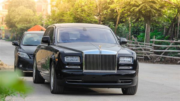 hai quan hai phong phat hien 2 xe rolls royce thuoc danh muc cam nhap khau