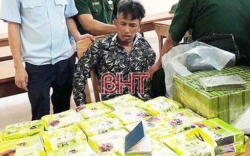 ha tinh bat giu 54 banh heroin trong 7 thang