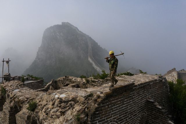 trung quoc dung gach cu tu sua van ly truong thanh