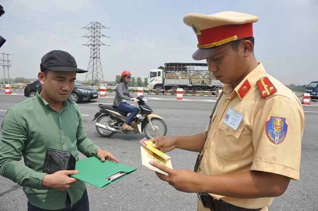 Tăng mức phạt vi phạm giao thông từ 1/8?