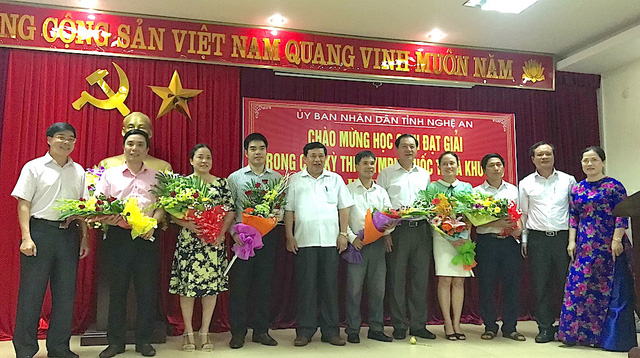 huy chuong vang olympic vat ly quoc te am hon 114 trieu dong tien thuong