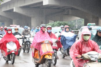 Hà Nội mưa to, miền núi đề phòng lũ quét