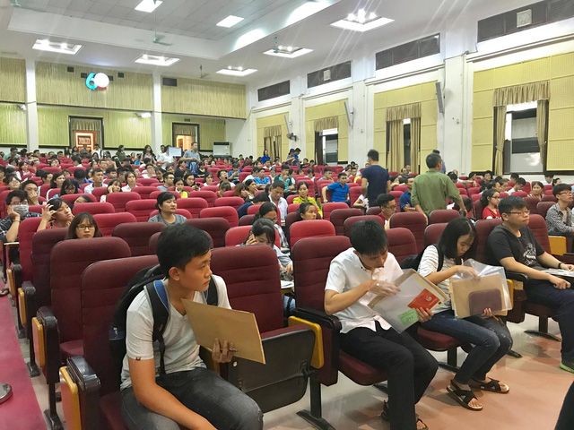 nham lan diem uu tien thi sinh soc vi bi truong tu choi trong ngay nhap hoc