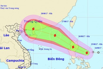 Xuất hiện bão mạnh cấp 8 gần Biển Đông