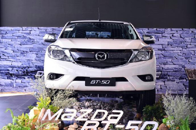 mazda bt 50 duoc nhap khau tro lai gia tu 655 trieu dong