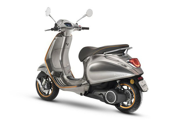 vespa bat dau san xuat scooter chay dien electtrica