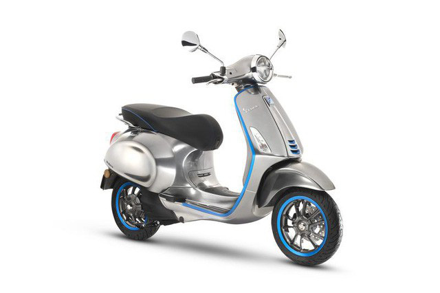 vespa bat dau san xuat scooter chay dien electtrica