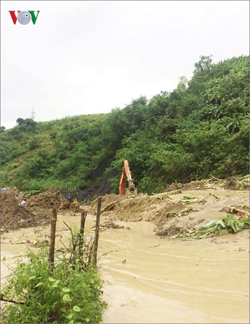 mua to sat lo o son la nhieu tuyen giao thong te liet