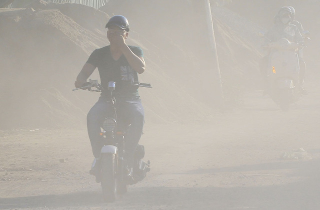 o nhiem bui trong khong khi o ha noi va tphcm duy tri nguong cao