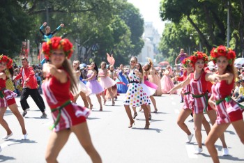 Carnival đầu tiên trên phố đi bộ hồ Gươm