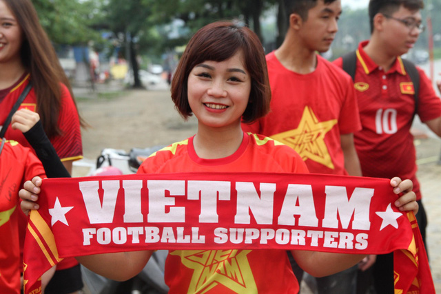 olympic viet nam ve toi noi bai hang ngan nguoi don ben ngoai