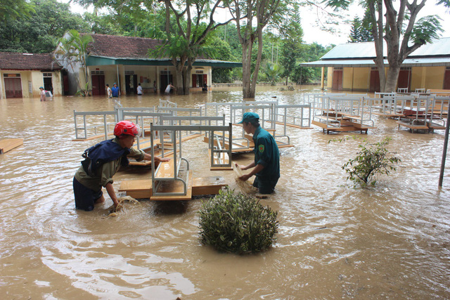 hoc sinh vung lu no luc co ngay khai giang theo dung lich