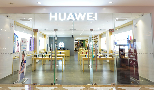 huawei khai truong cua hang trai nghiem dau tien tai viet nam