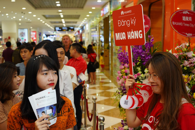 huawei khai truong cua hang trai nghiem dau tien tai viet nam