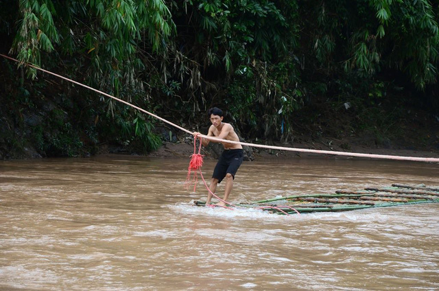 vu hoc sinh chui tui nilon bo gtvt de nghi khan truong xay cau dan sinh