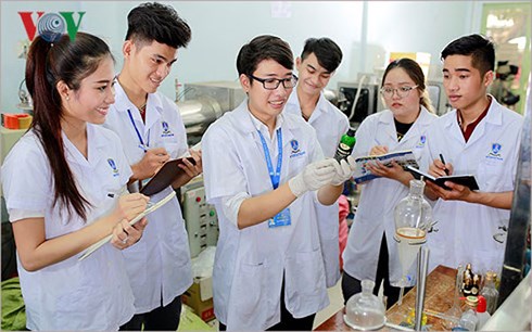 Đào tạo đại học còn xa thực tế, nặng nề thi cử