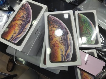 Giá iPhone XS Max liên tục 