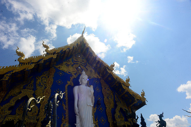 Mê mẩn trước ngôi đền xanh biếc, trăm năm tuổi me man truoc ngoi den xanh biec tram nam tuoi