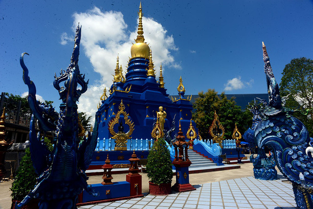 Mê mẩn trước ngôi đền xanh biếc, trăm năm tuổi me man truoc ngoi den xanh biec tram nam tuoi