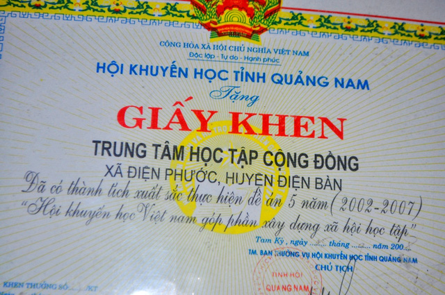 nguoi dan ong giau long thien nguyen voi hoc sinh ngheo