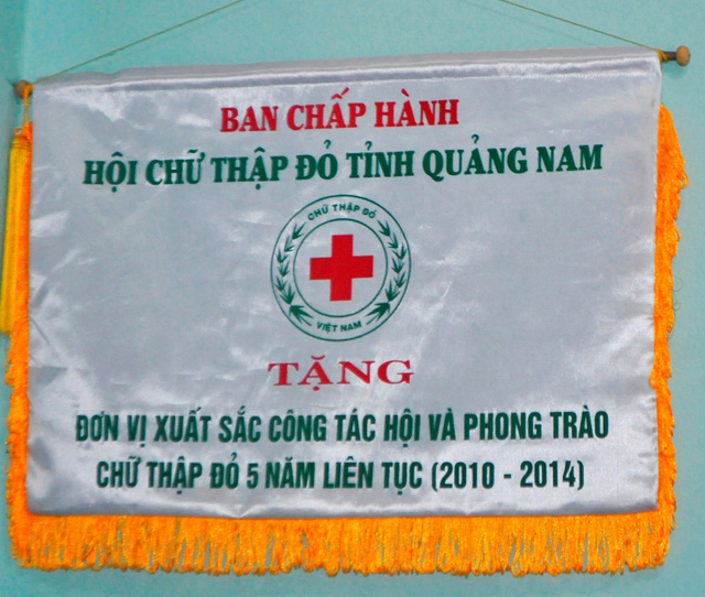 nguoi dan ong giau long thien nguyen voi hoc sinh ngheo