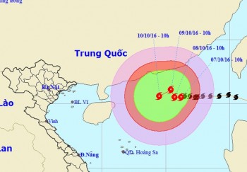 Bão số 6 di chuyển phức tạp, Biển Đông có gió giật mạnh