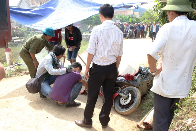 roi nuoc mat trong le truy tang bang khen cua thu tuong cho nu tinh nguyen vien