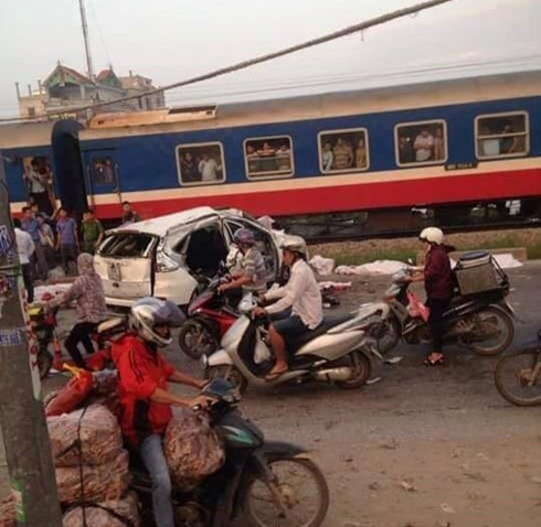 nghe lai tau chi ai vao buong lai moi thau hieu