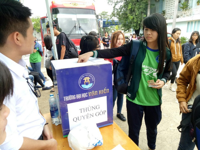 tphcm hang tram suat hoc bong cho sinh vien vung lu