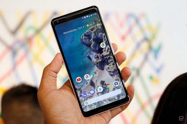 can canh bo doi smartphone cao cap pixel 2 vua ra mat cua google