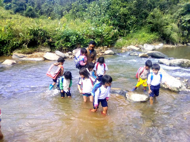 Dân góp gạo xây dựng mô hình trường “bán trú dân nuôi”