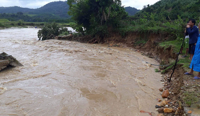 nghe an 7 nguoi chet vi mua lu nhieu vung bi co lap