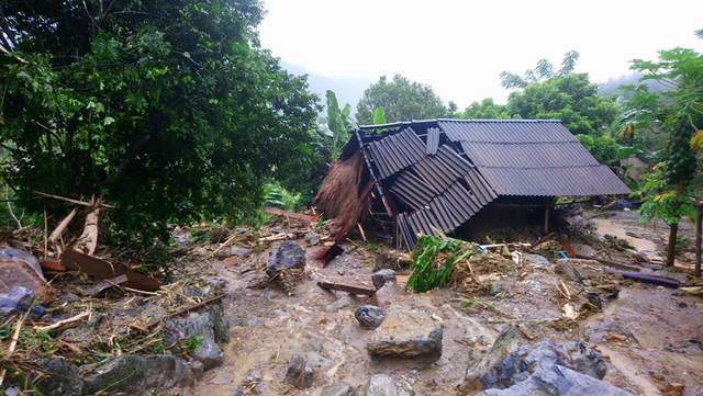 8 can nha bi vui lap trong dem o hoa binh