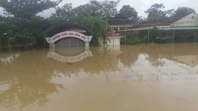 nghe an nhieu truong hoc ngap lut hoc sinh phai nghi hoc