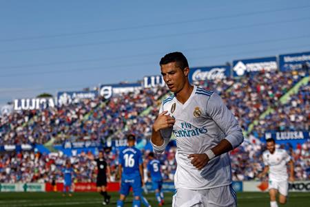 ban sao cua cronaldo bi canh sat bat o tran getafe real madrid