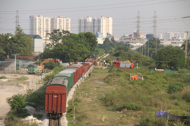 ha noi tau hoa dam xe tai 5 nguoi bi thuong