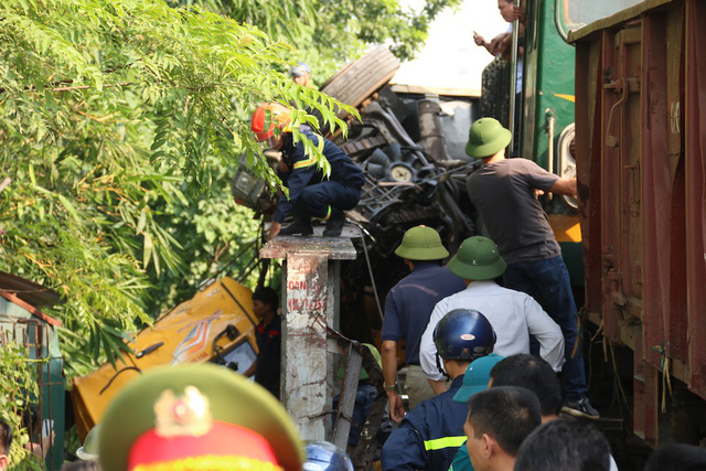 ha noi tau hoa dam xe tai 5 nguoi bi thuong