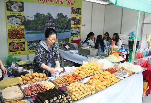 hoan nhieu chuong trinh bieu dien trong hai ngay quoc tang