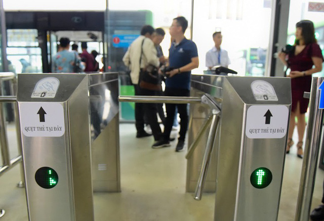 buyt nhanh brt ha noi bat dau su dung ve dien tu thong minh