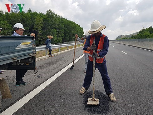 cao toc 34000 ty vua thong xe da hong phai co nguoi chiu trach nhiem