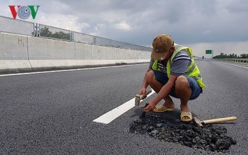 Cao tốc 34.000 tỷ vừa thông xe đã hỏng: Phải có người chịu trách nhiệm