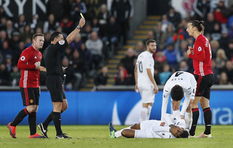 ibrahimovic lo dai chien mu arsenal vi an treo gio