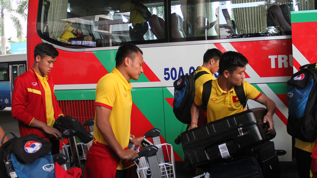 doi tuyen viet nam sang indonesia da tran ban ket luot di aff cup 2016